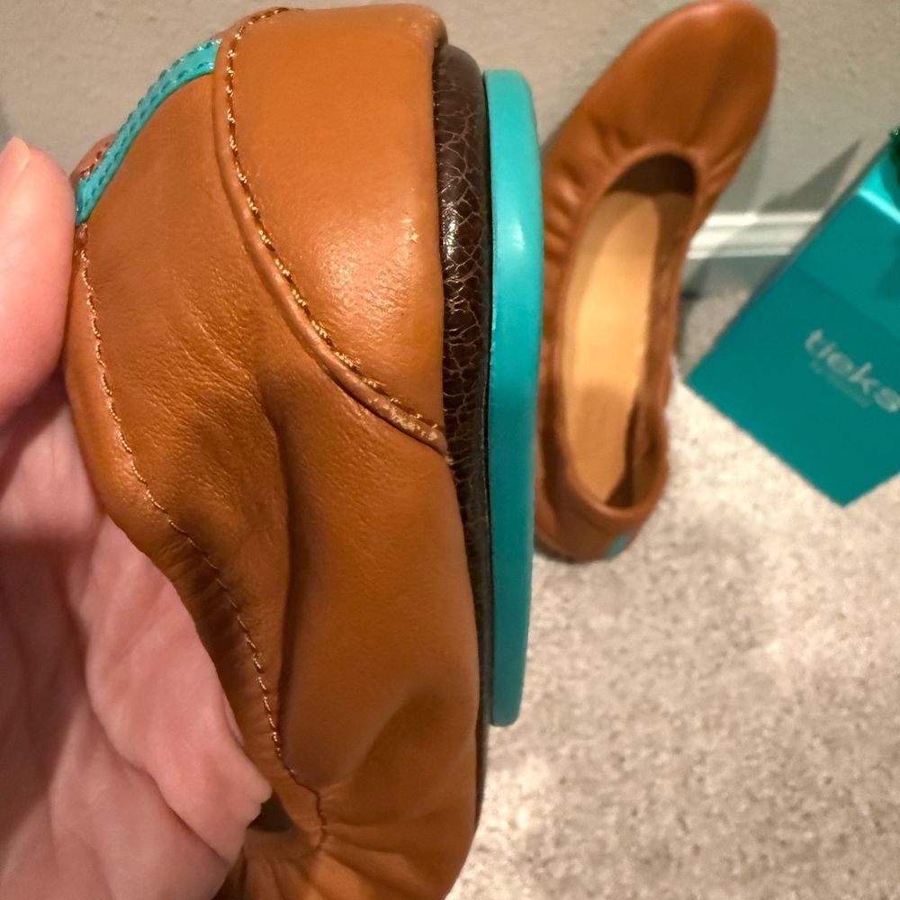 Chestnut ~ Tieks sz 8 EXCELLENT condition - Picture 4 of 9